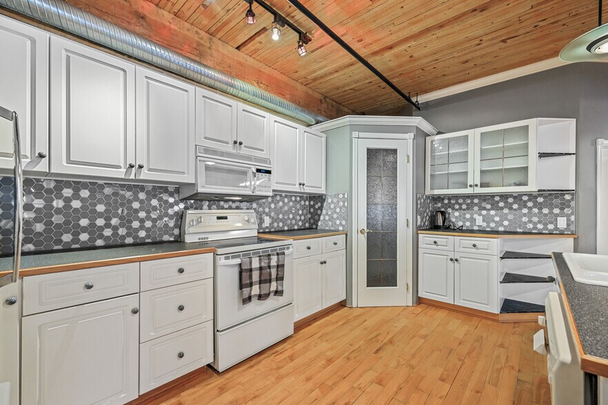 More Photos Of 535 10th Ave SW, Calgary Apartments For Sale