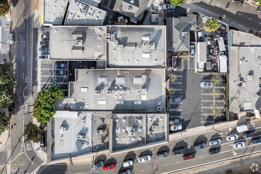 More Photos Of 3384 Robertson Pl, Los Angeles Unknown For Lease