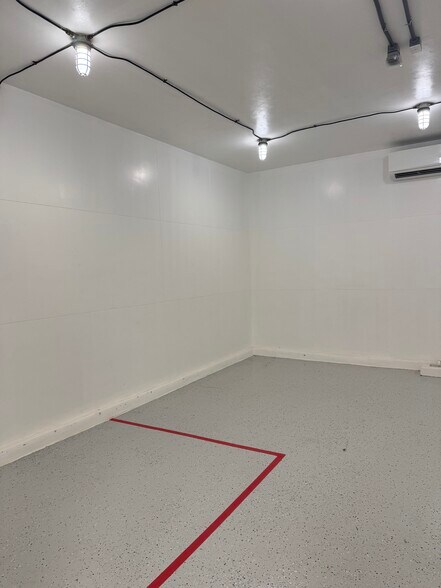 More Photos Of 1403 E Houston St, San Antonio Flex For Lease