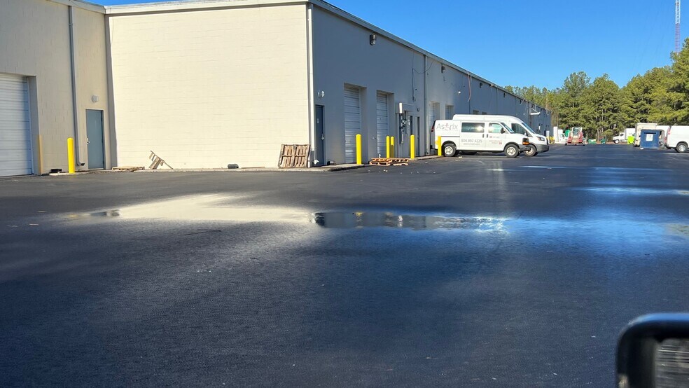 More Photos Of 201-255 E German School Rd, Richmond Flex For Lease