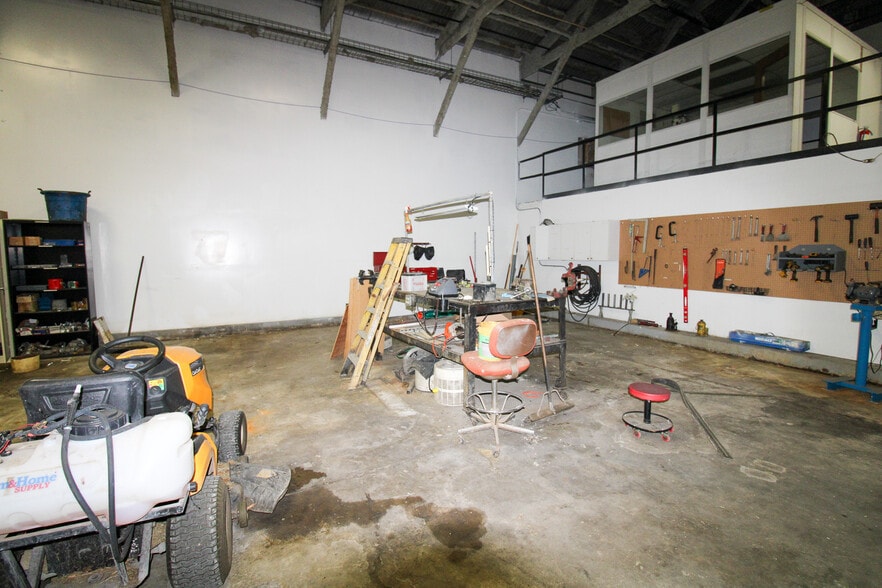 More Photos Of 7350 IL-111, South Roxana Specialty For Sale