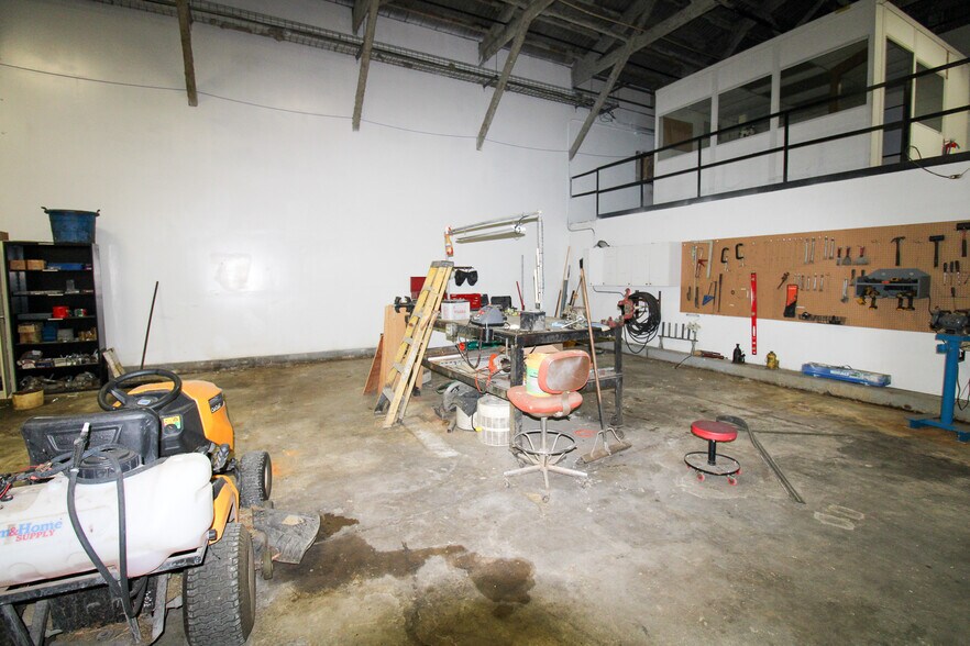 More Photos Of 7350 State Route 111, South Roxana Industrial For Sale