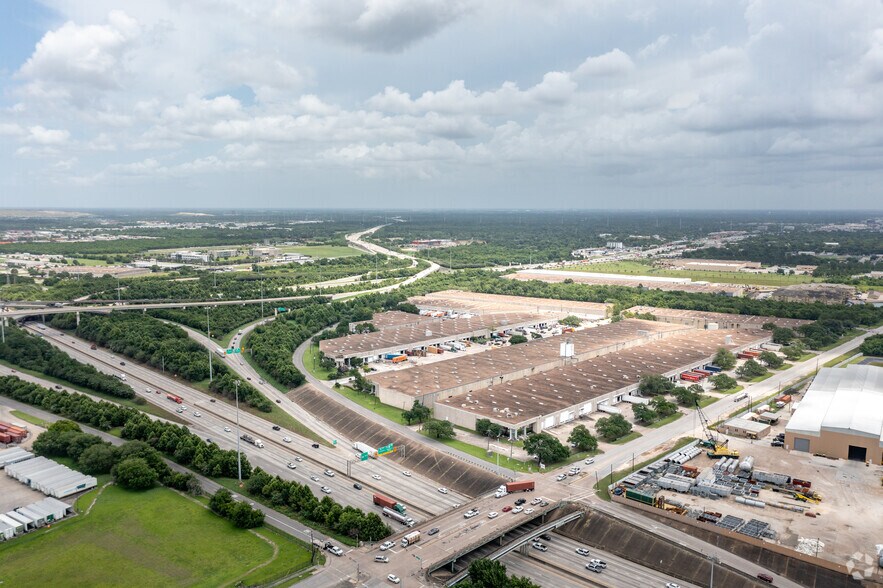 More Photos Of 8935-8947 Market St, Houston Unknown For Lease