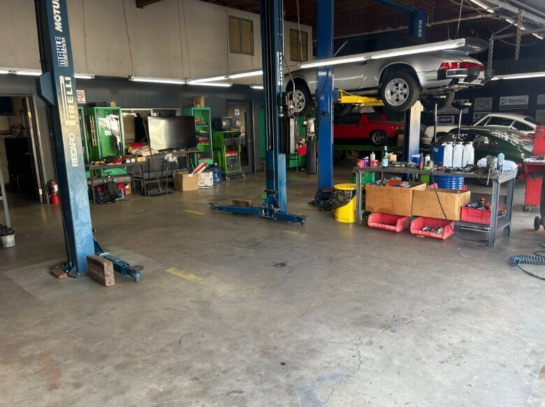 More Photos Of 7345 Canby Ave, Reseda Auto Repair For Lease