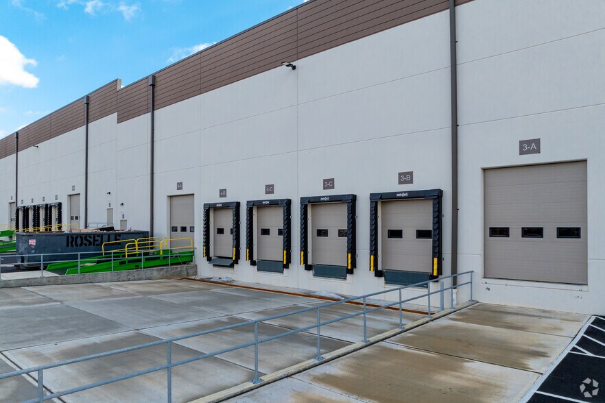 More Photos Of 1863 Lakewood Rd, Toms River Distribution For Lease