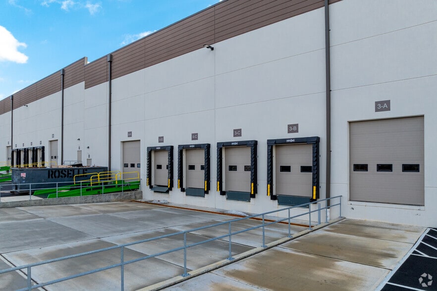 More Photos Of 1863 Lakewood Rd, Toms River Distribution For Lease