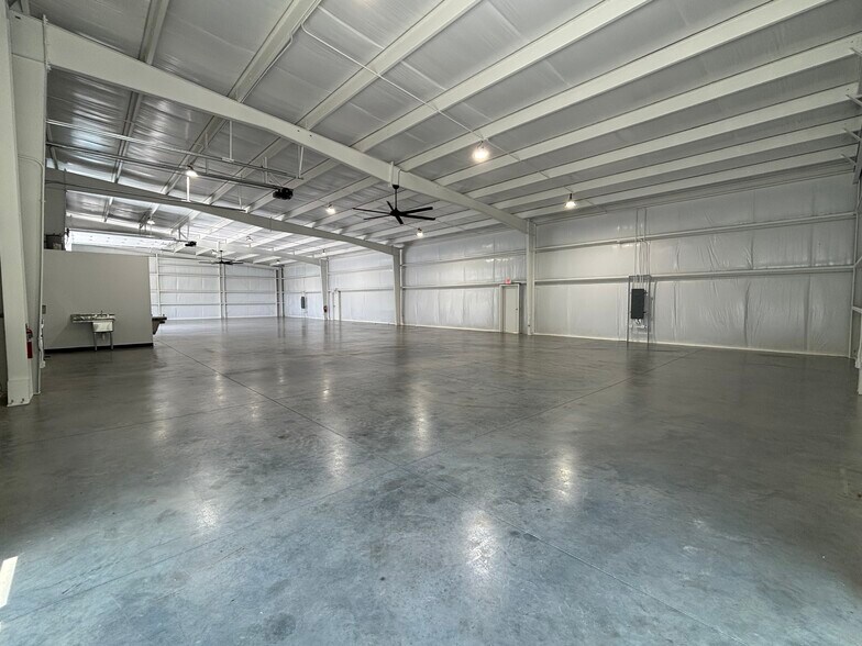 More Photos Of 407 Ross Ave, Easley Distribution For Lease