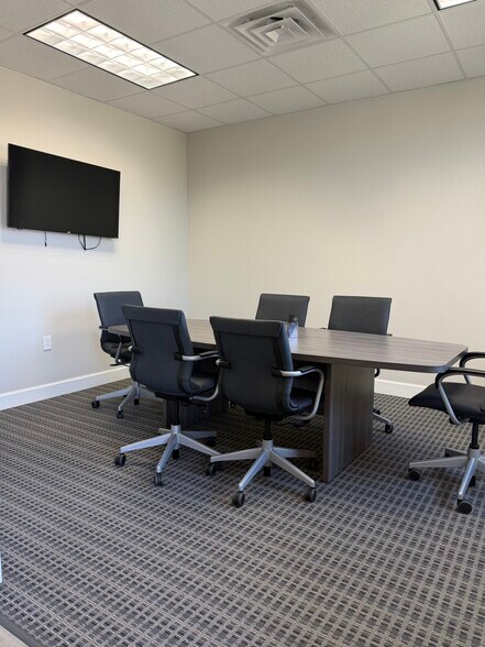 More Photos Of 633 E Fernhurst Dr, Katy Medical For Lease