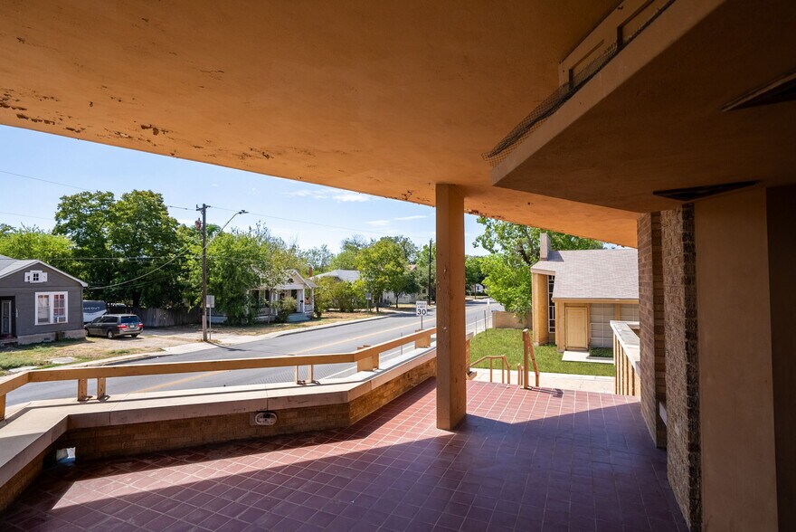 More Photos Of 1701 W Woodlawn Ave, San Antonio Religious Facility For Sale