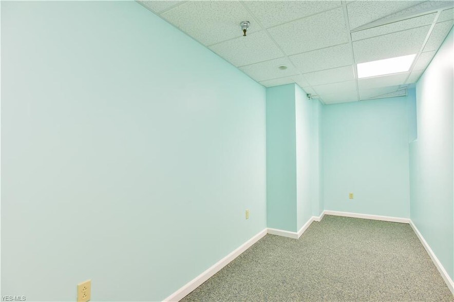 More Photos Of 8790 E Market St, Warren Medical For Sale