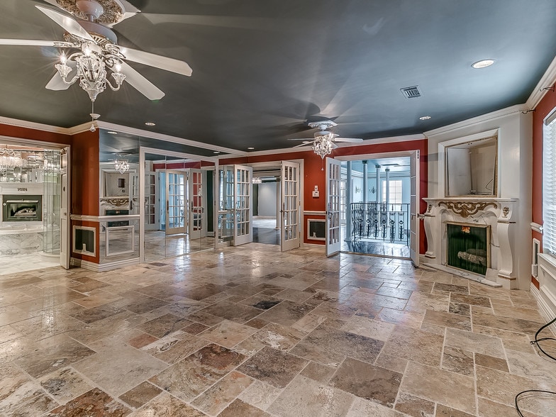 More Photos Of 4645 Tinker Diagonal St, Oklahoma City Loft Creative Space For Sale