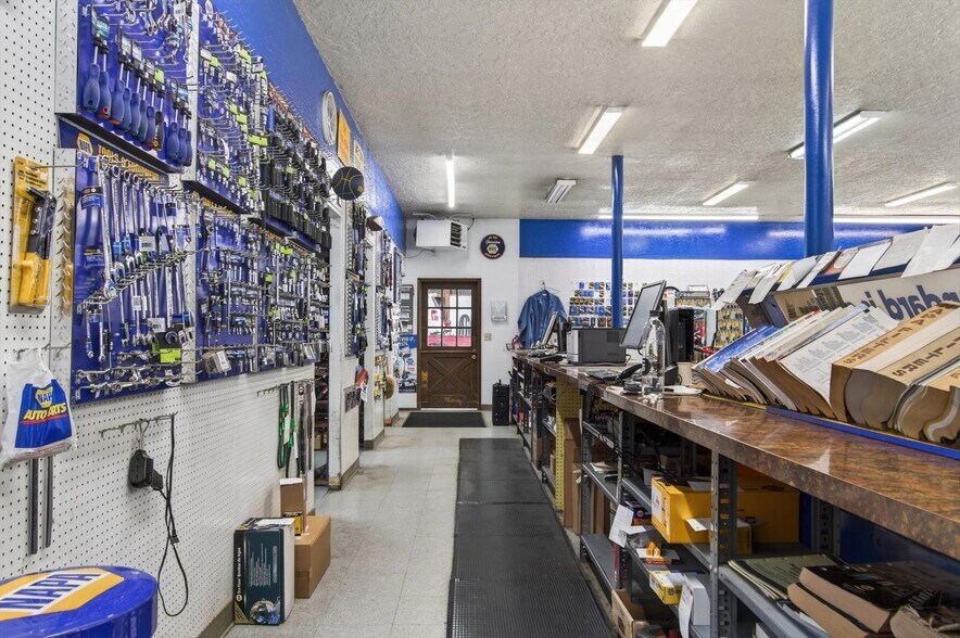 More Photos Of 305 E State Route 4, Cathlamet Auto Repair For Sale