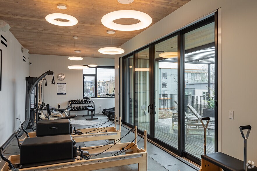 More Photos Of 2871 SE Division St, Portland Apartments For Lease