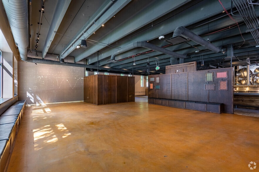 More Photos Of 2403 Champa St, Denver General Retail For Sale