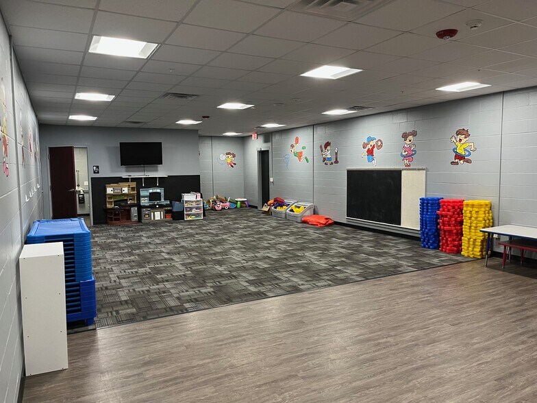 More Photos Of 20261 Atlas St, Omaha Daycare Center For Lease