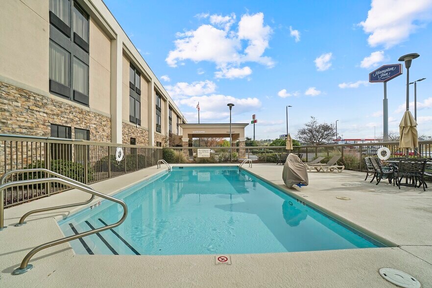 More Photos Of 1500 W 4th St, Adel Hotel For Sale