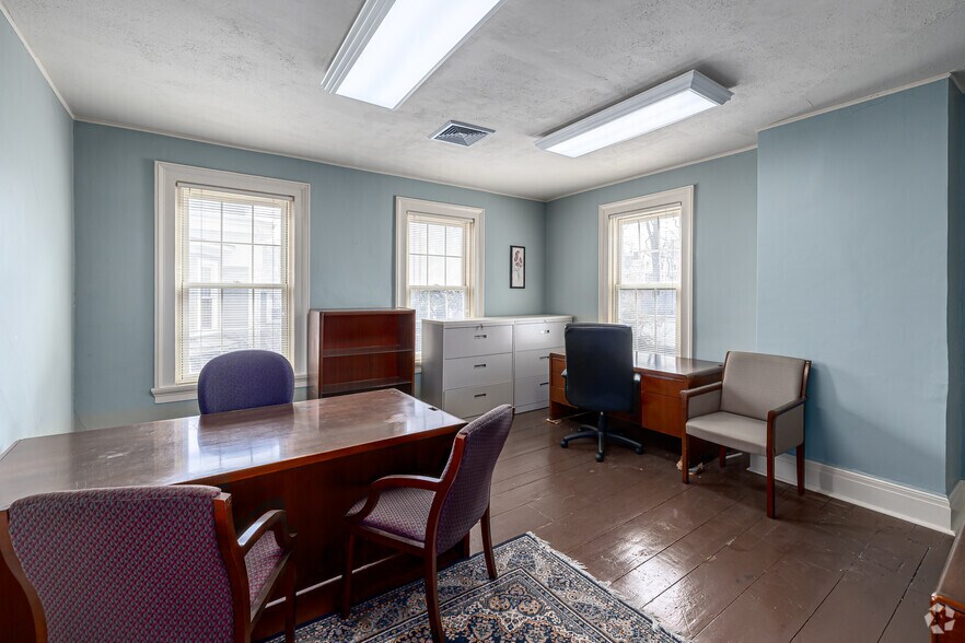 More Photos Of 109 Broad St, Middletown Office Residential For Lease
