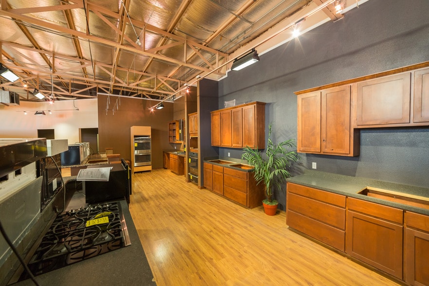 More Photos Of 13340 Leopard St, Corpus Christi Storefront For Sale