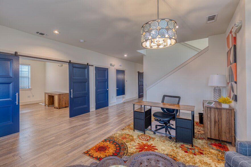 More Photos Of 210 E Church St, Weatherford Office Residential For Lease