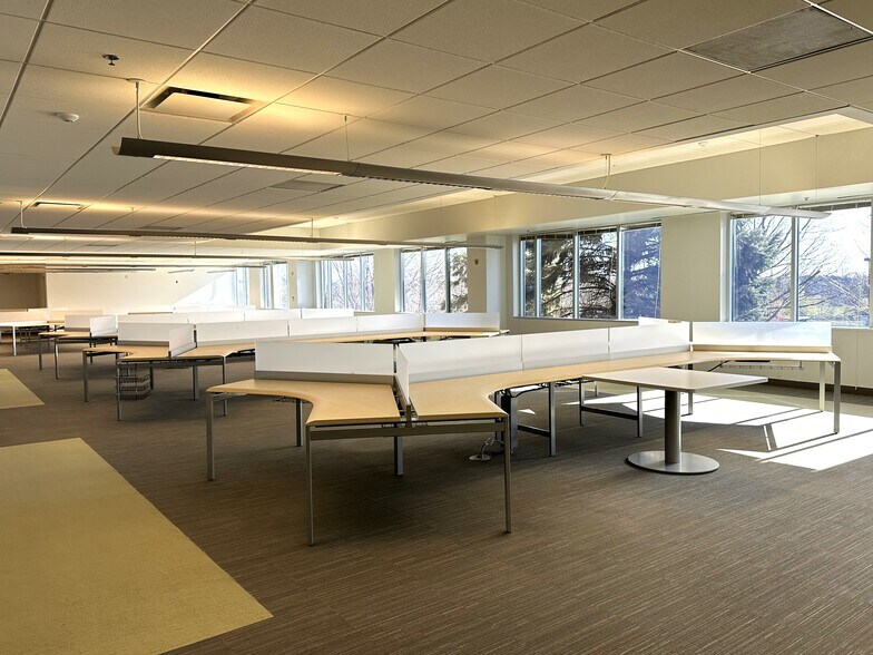 More Photos Of 13710 FNB Pky, Omaha Office For Lease