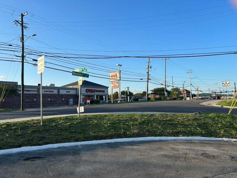 More Photos Of 1104 Merchant Dr, Knoxville Office For Sale