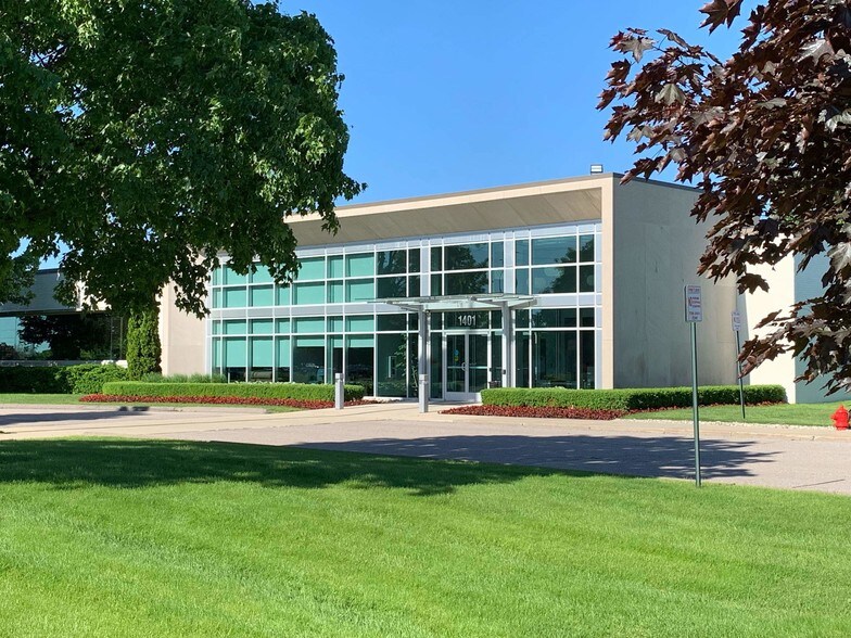 More Photos Of 1401 Crooks Rd, Troy Research And Development For Sale