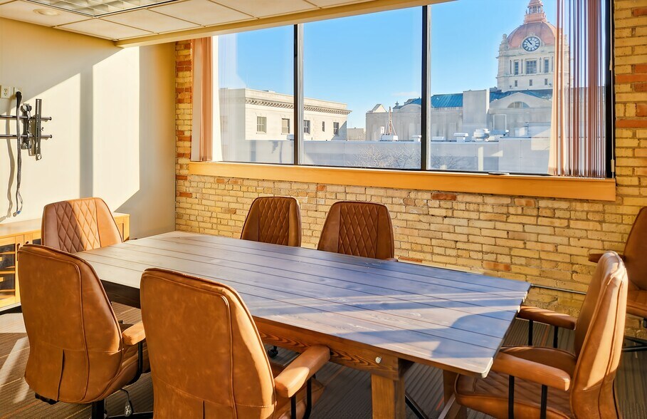 More Photos Of 540 N Broadway, Green Bay Coworking Space