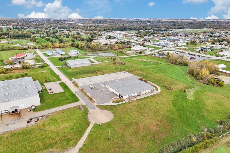 More Photos Of 1919 SW 8th St SW, Waverly Manufacturing For Sale