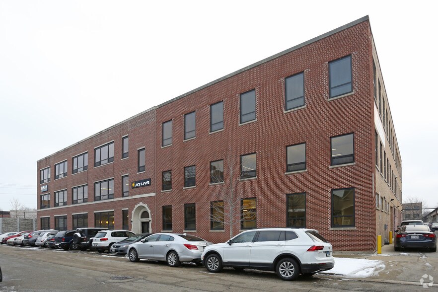 More Photos Of 1801 W Warner Ave, Chicago Loft Creative Space For Lease