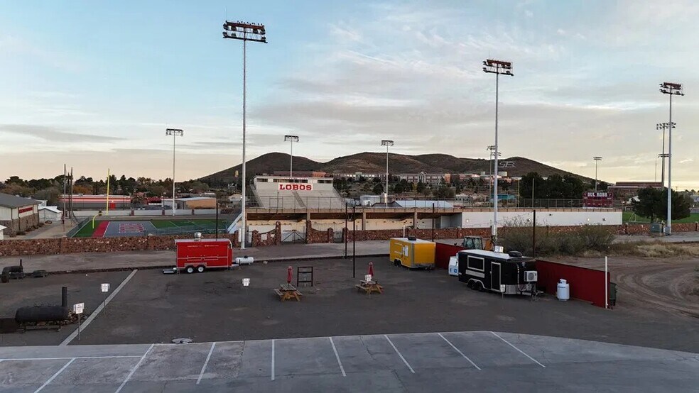 More Photos Of 300 S Cockrell St, Alpine Convenience Store For Sale