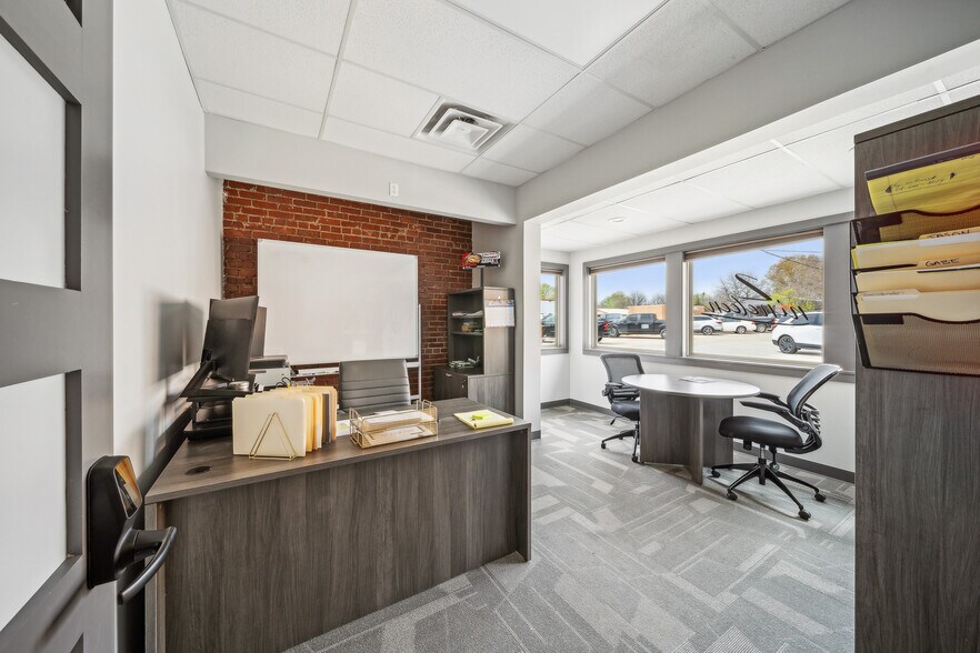 More Photos Of 219 E Rogers Blvd, Skiatook Storefront Retail Office For Sale