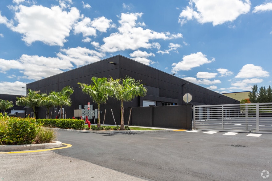 More Photos Of 6030 NW 102nd Ave, Doral Showroom For Sale