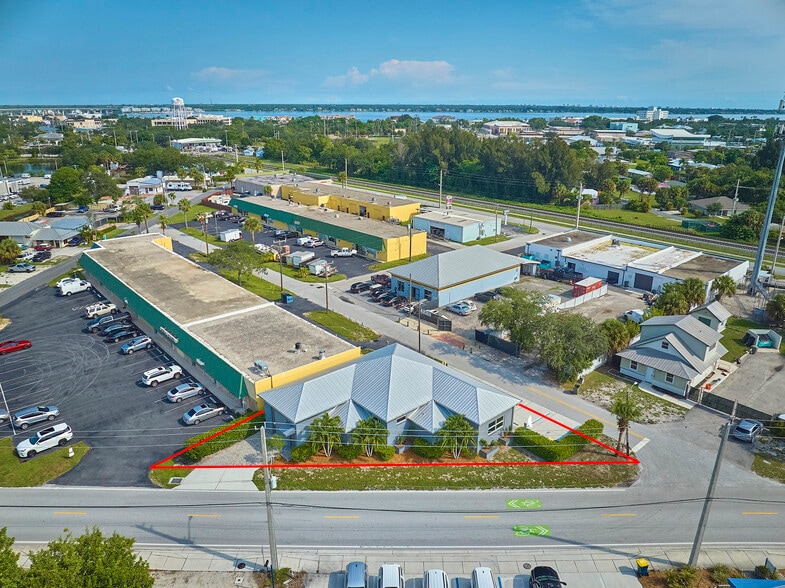 More Photos Of 319 SE Florida St, Stuart Warehouse For Sale