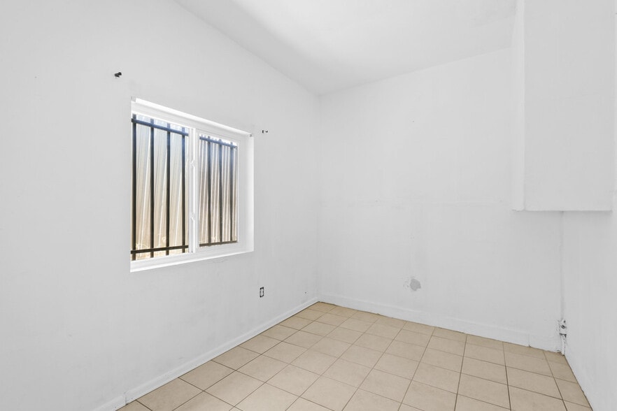 More Photos Of 3814 Acacia St, San Diego Auto Repair For Sale