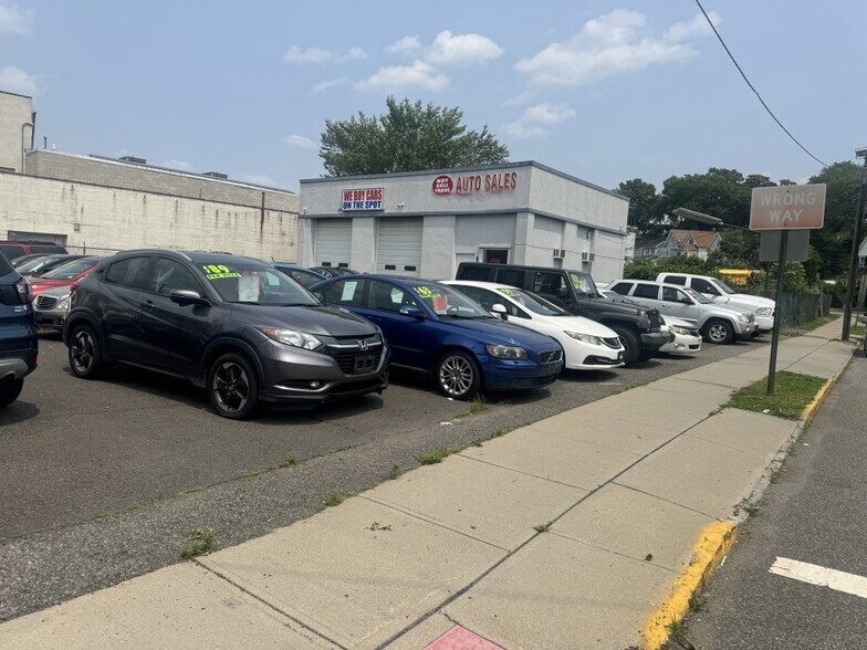 More Photos Of 97 Orange St, Bloomfield Auto Dealership For Sale