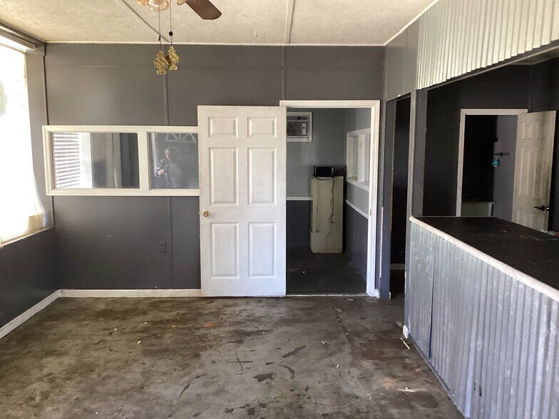 More Photos Of 114 Washington Ave NW, Russellville Auto Repair For Sale