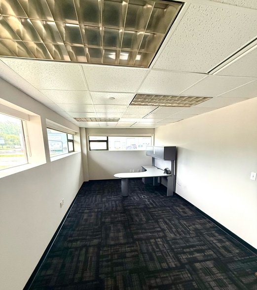 More Photos Of 4327 Airlane Dr SE, Grand Rapids Manufacturing For Sale