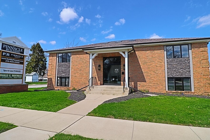 Primary Photo Of 701 Lincolnway, Valparaiso Coworking Space