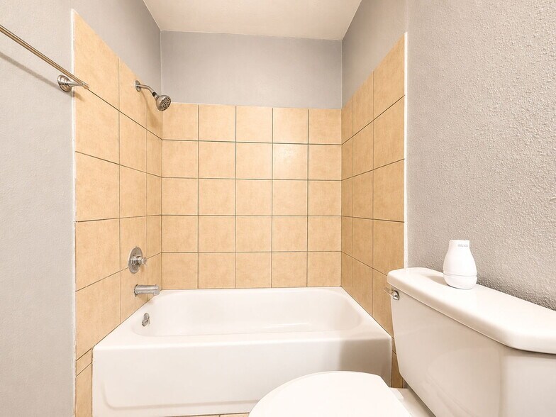 More Photos Of 1004 Austin St, Portland Apartments For Sale
