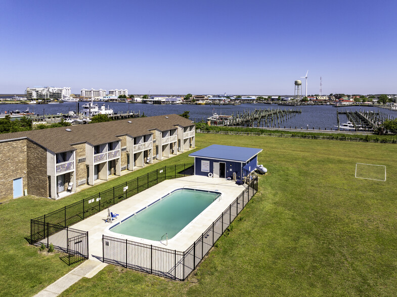 More Photos Of 700 Norris Harbor Dr, Crisfield Hotel For Sale