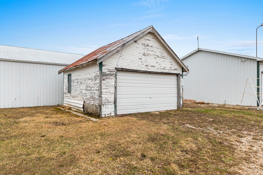 More Photos Of 5814 Calumet Ave, Manitowoc General Retail For Sale