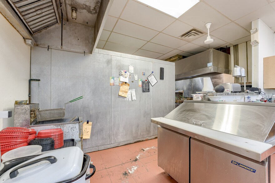 More Photos Of 644 Main St, North Bend Restaurant For Sale