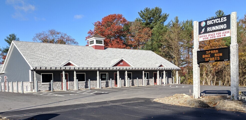 More Photos Of 263 Bedford St, Lakeville Flex For Lease