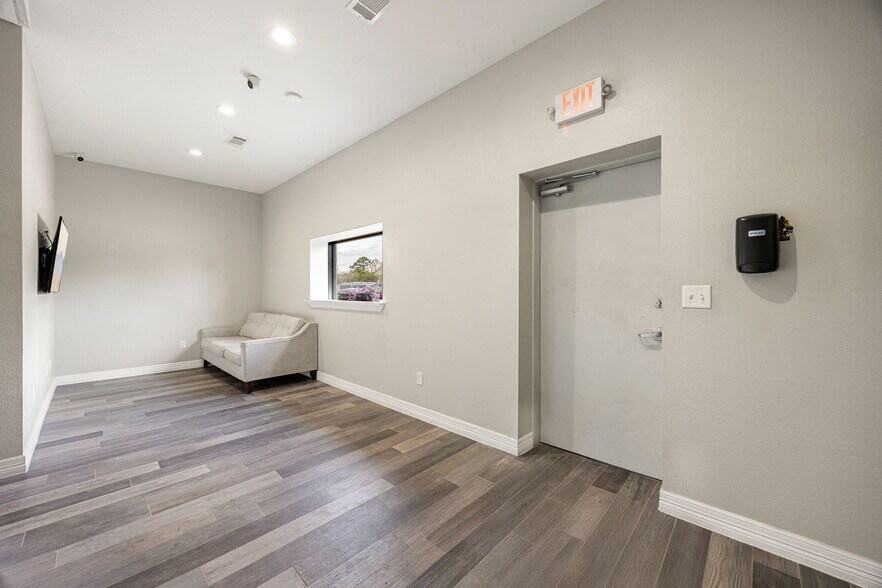 More Photos Of 15720 Garrett Rd, Houston Industrial For Sale