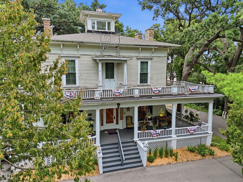 More Photos Of 2200 W Memorial Dr, Janesville Hospitality For Sale