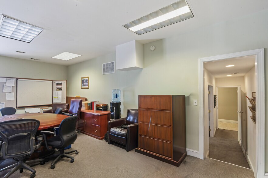 More Photos Of 1512 Marion Barry Ave SE, Washington Office For Sale