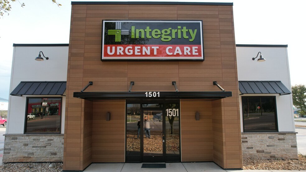 Primary Photo Of 2510 Commerce st, Belton Medical For Sale