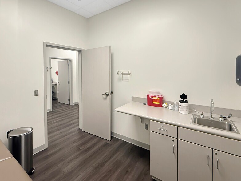 More Photos Of 4280 Watermelon Rd, Northport Office For Sale