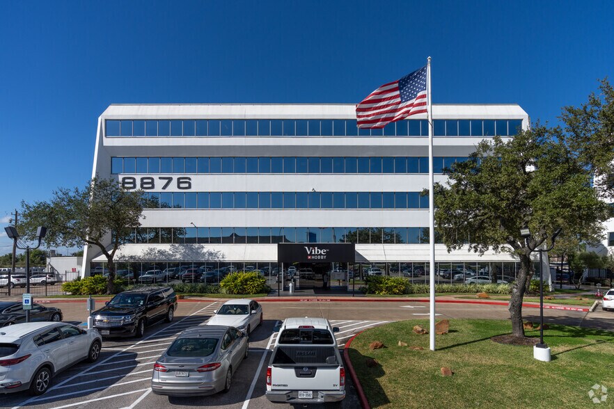 More Photos Of 8876 Gulf Fwy, Houston Office For Lease