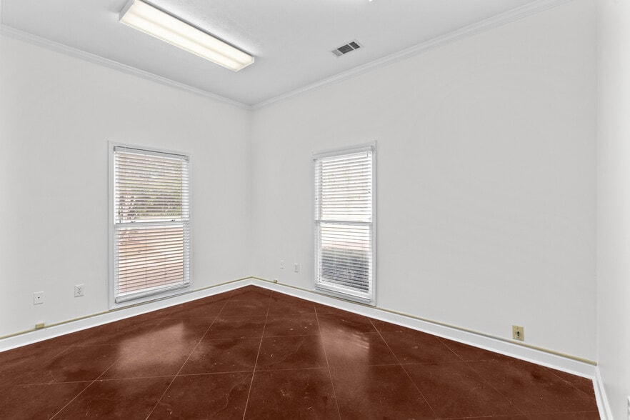 More Photos Of 403-C Towne Center Blvd, Ridgeland Office For Sale